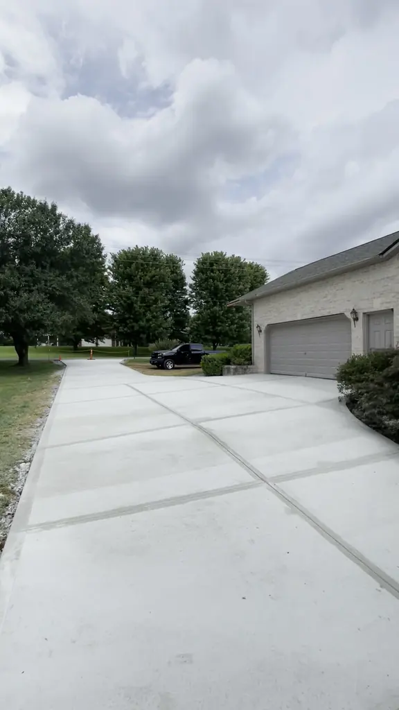 Wide concrete driveway and turnaround finished in Knoxville, Tennessee